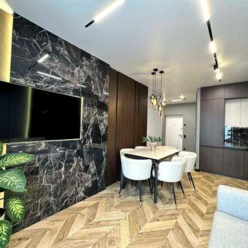 НОВА ,Стильна та дуже велика 2х-кімнатна квартира в Центрі.