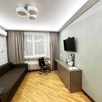 Олександрівська вул., 1