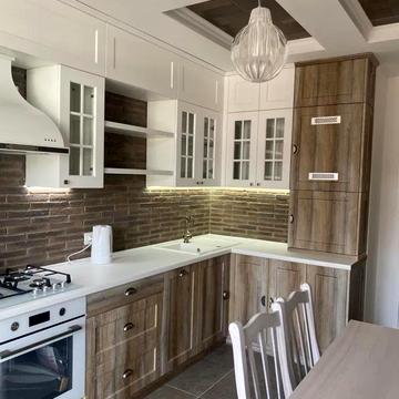 Вʼячеслава Чорновола просп. (), 18