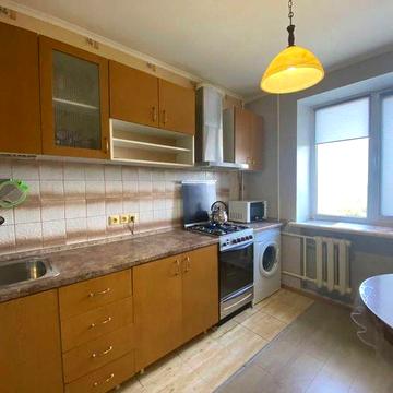 Сдам на год и более 1 комнатную чешку с нишей в 9-ти