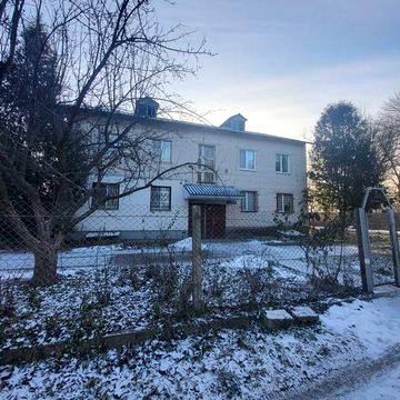 Продам 3-кімнатну квартиру (є підвал, огороджена територія, сад)