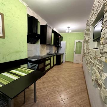 Кадетський Гай вул., 6