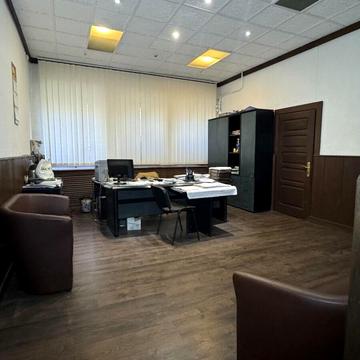 Баштанна вул., 3