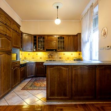 Героїв Майдану вул. (Гвардійська), 8