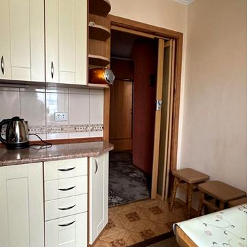 Довженка вул., 1