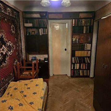 В продажі 2 к квартира м Армійська середній поверх роздільні кімнати