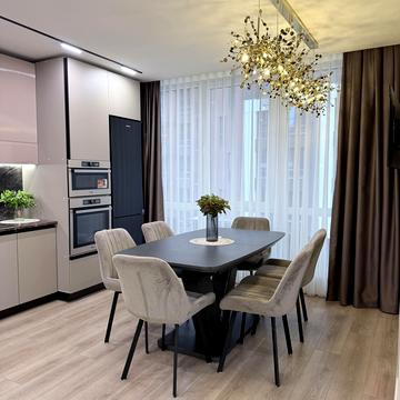 Героїв Миколаєва вул., 12