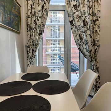 Академіка Філатова вул., 2/1