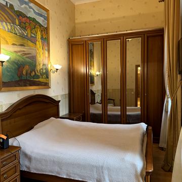 Заньковецької вул., 6