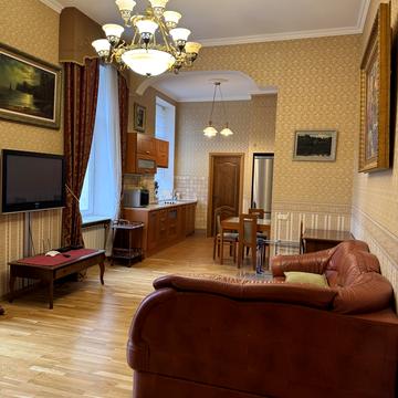 Заньковецької вул., 6