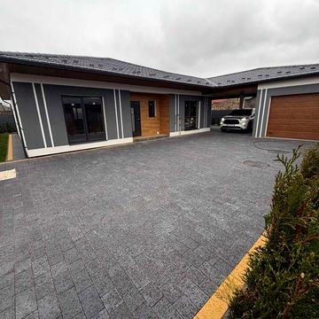 Рованці приватний будинок з підвалом, автонавісом, гаражем і терасою