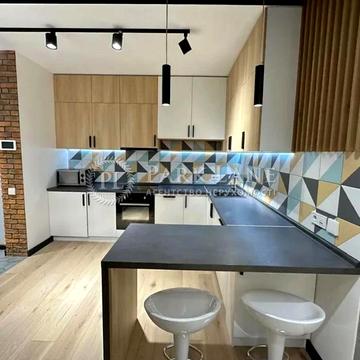 Зарічна вул., 2