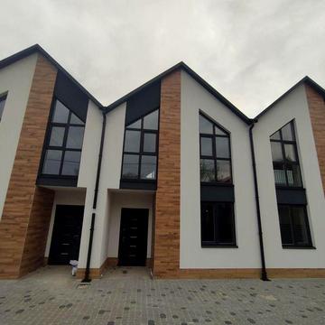 Вокзальна вул., 136