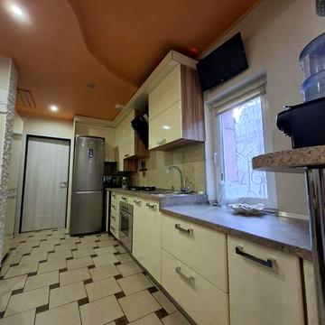 Продам полдома 75кв.м м.Киевская ул.Бескрайняя