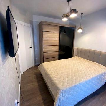 Здається 1,5 кім. напроти Макдональдсу, світло не вимикають