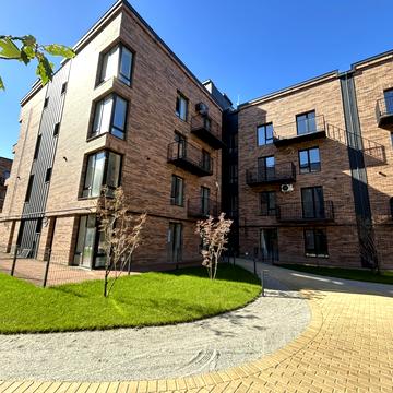 24 Серпня вул., 32