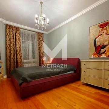 Печерськ. 3-кімн. "Сталінка" з Дизайнерським Ремонтом та Гардеробом!