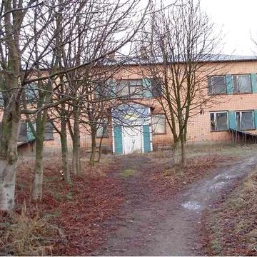 Двоповерхова будівля 1200 м. кв.