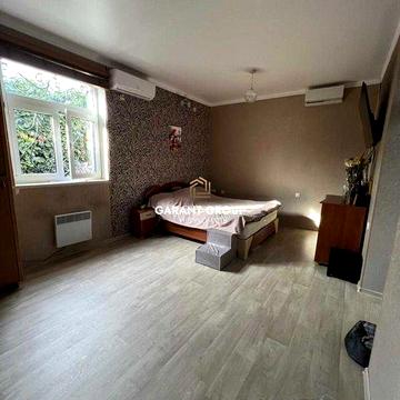 Продається двокімнатна з ремонтом  квартира у Пересипському районі