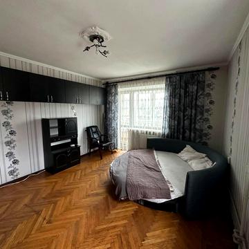 Варшавська вул., 33/7