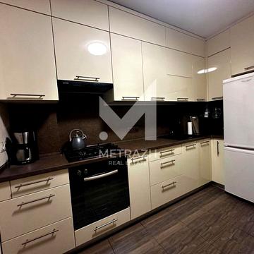 3-кімн. 74,9м² з Новим Ремонтом та Утепленням. Райдужна, 11А!