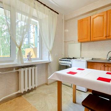 Без комісії.Здам 3 к. Центр, Свіжий ремонт,Велика Васильківська 45.