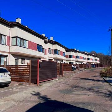 Продаж котеджу з власною ділянкою у с. Басівка