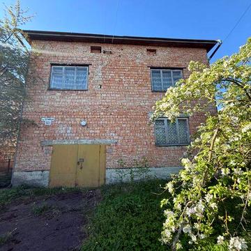 Будинок в Борислав, вул. Братів Зизанів 2х поверховий з літньою кухнею