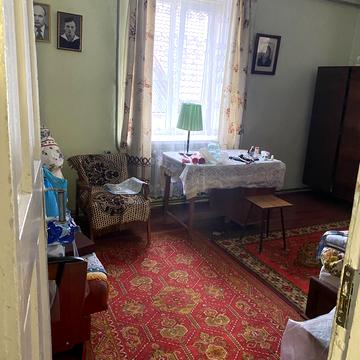 Центральна вул. (1 Травня), 42