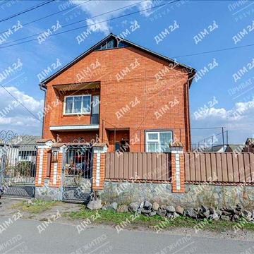 Будинок з господарськими спорудами у Решетилівці