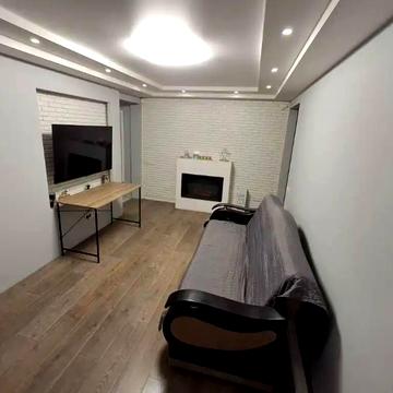 Квітки Цісик вул. (Гулі Корольової), 5