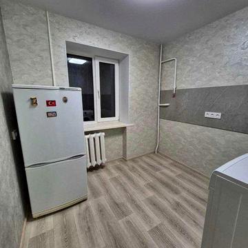 Продам 2-х кімнатну з ремонтом. Локація супер!