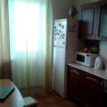 Двокімнатна квартира з ремонтом вул. Раїси Кириченко