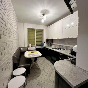 3кімнтанаКвартира(2кімнати+Кабінет)Поділля СвітлоНеВимикають