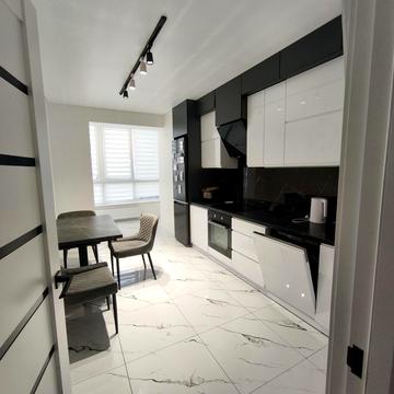 Домбровського вул., 75