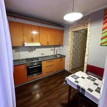 Здається 3-кімнатна квартира з гардеробною, 55 м², центр міста