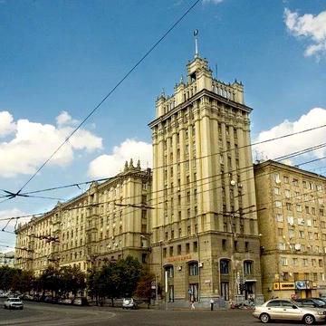 D1M Продам 2 кімн. квартиру в будинку зі шпилем, пл. Конституції, 2/2