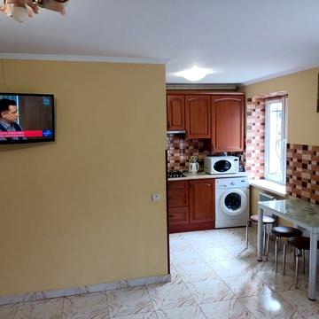 Тепленька квартира з підігрівом напроти ринку Івасюка 1