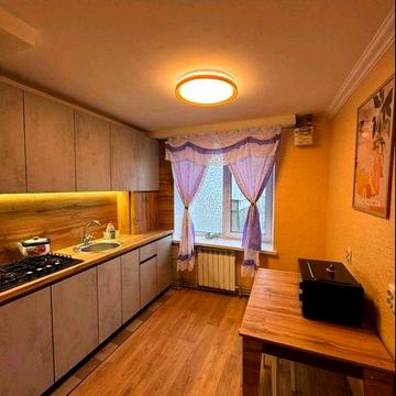 3-кімнатна з А/О , біля ринку СКД