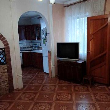 Здається двоповерховий будинок на Зеленій.