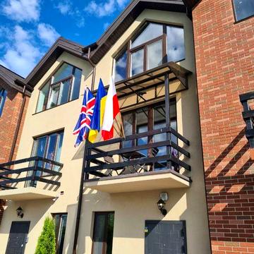 Таунхаус з РЕМОНТОМ ТА ТЕХНІКОЮ, автономний при відключеннях