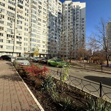 Миколи Бажана просп., 10