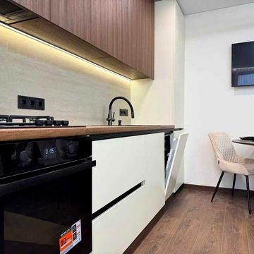 Продам! Однокімнатна з ремонтом та балконом в ЖК Family Plaza!