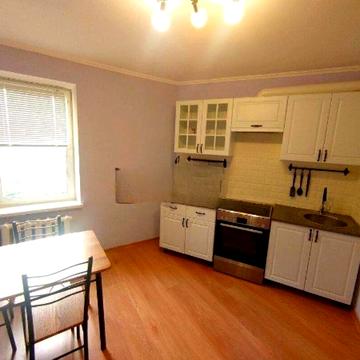 Простора 2-кімнатна квартира 63 м² з якісним ремонтом вул. Бальзака 4А