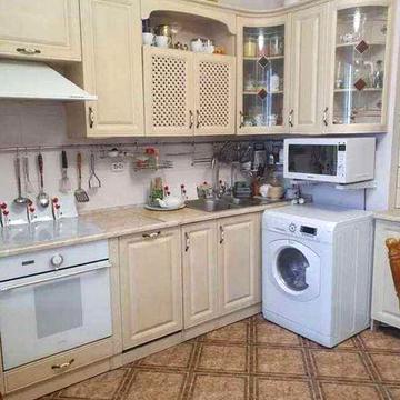 Продається велика 2-к квартира, вул. Олександри Екстер, 9 (Цвєтаєвої)