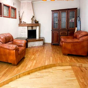 Заклинських вул., 1а