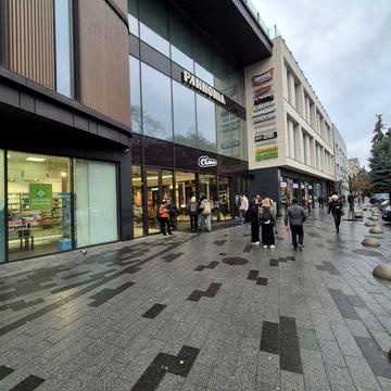 Здається в оренду простора кв-ра у Центр част міста поруч з Набережною