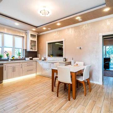 Розумний будинок з гаражем і ділянкою 18 соток,  є генератор