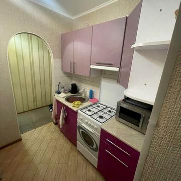 Оренда (без рієлторів) квартири в гуртожитку (своя кухня і ван.кімн. )