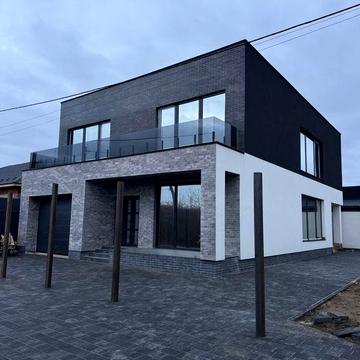 Продається сучасний двоповерховий будинок